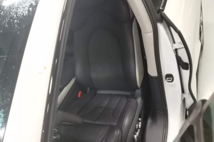 Used IM LS7 2023 90 kWh Elite Rear-Drive Version Left Front Seat