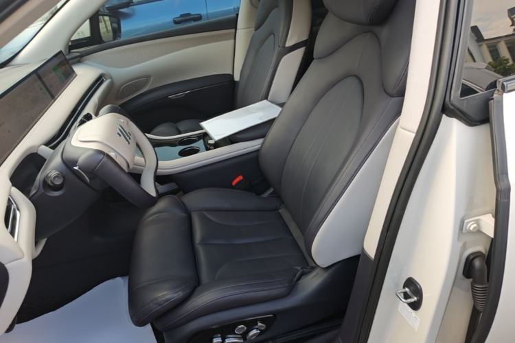 Used IM LS7 2023 90 kWh Elite Rear-Drive Version Left Front Seat