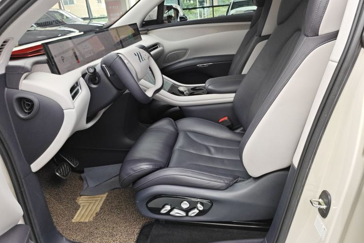 Used IM LS7 2023 90 kWh Elite All-Wheel-Drive Version Left Front Seat