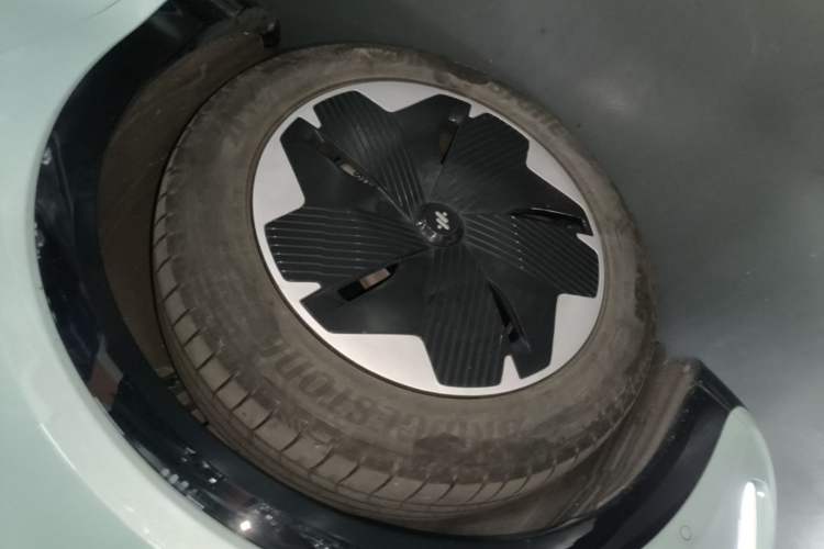 Used IM LS7 2023 90 kWh Elite Rear-Drive Version Left Front Wheel Hub