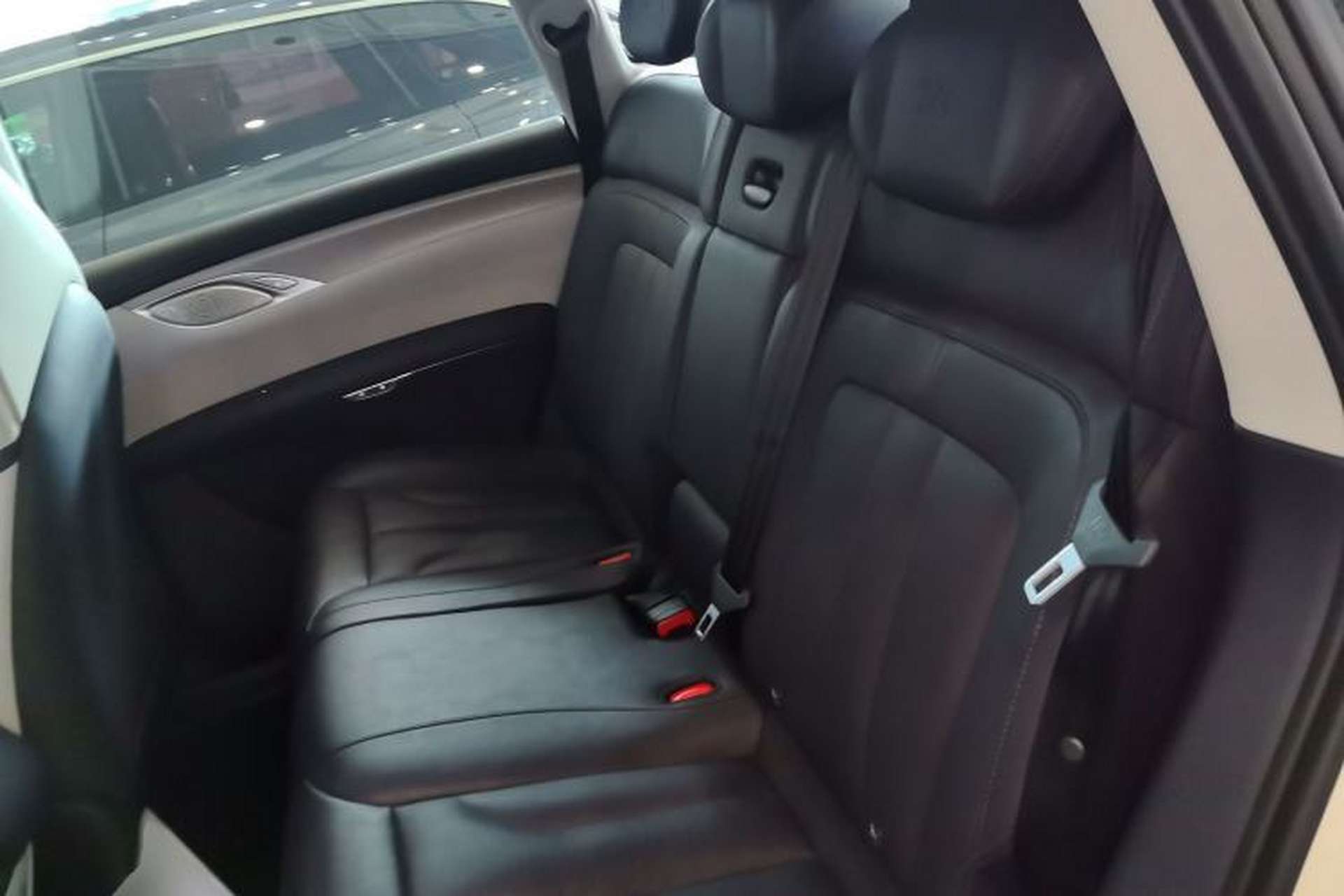 Used IM LS7 2023 77 kWh Urban Fit Pro Rear-Wheel Drive Version Left Rear Seat