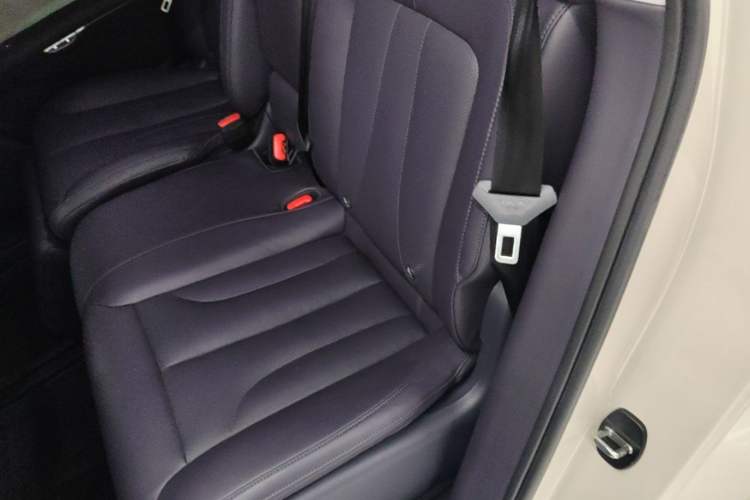 Used IM LS7 2023 90 kWh Elite All-Wheel-Drive Version Left Rear Seat
