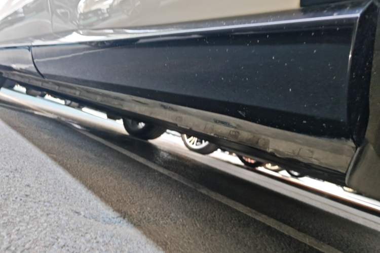 Used IM LS7 2023 90 kWh Elite Rear-Drive Version Left Side Sill