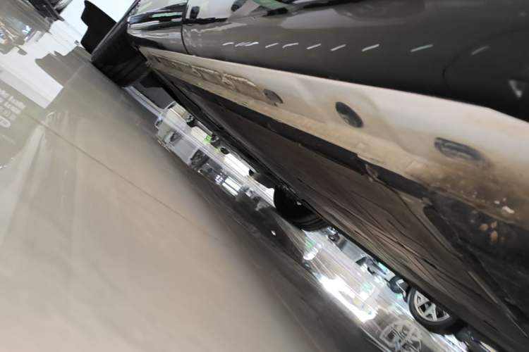 Used IM LS7 2023 90 kWh Elite Rear-Drive Version Left Side Sill
