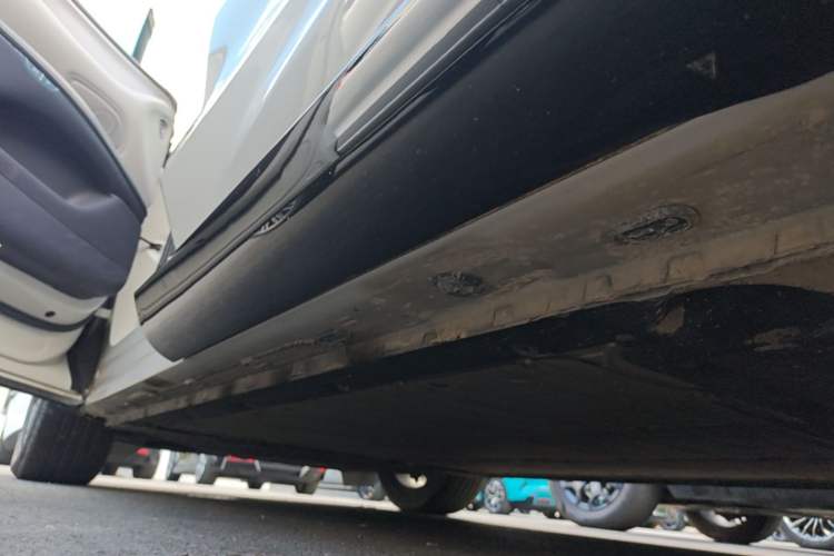 Used IM LS7 2023 90 kWh Elite Rear-Drive Version Left Side Sill