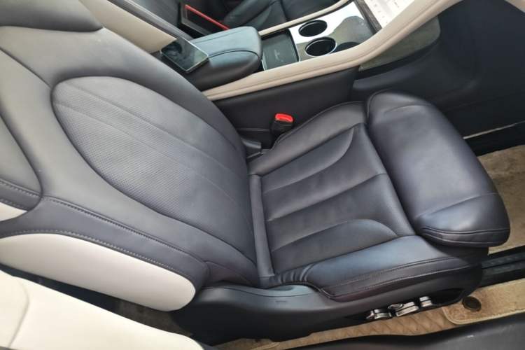 Used IM LS7 2023 90 kWh Elite Rear-Drive Version Right Front Seat