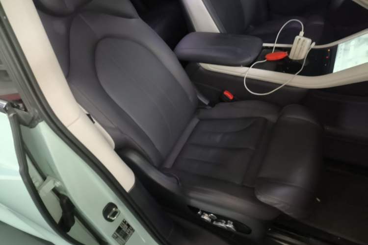 Used IM LS7 2023 90 kWh Elite Rear-Drive Version Right Front Seat