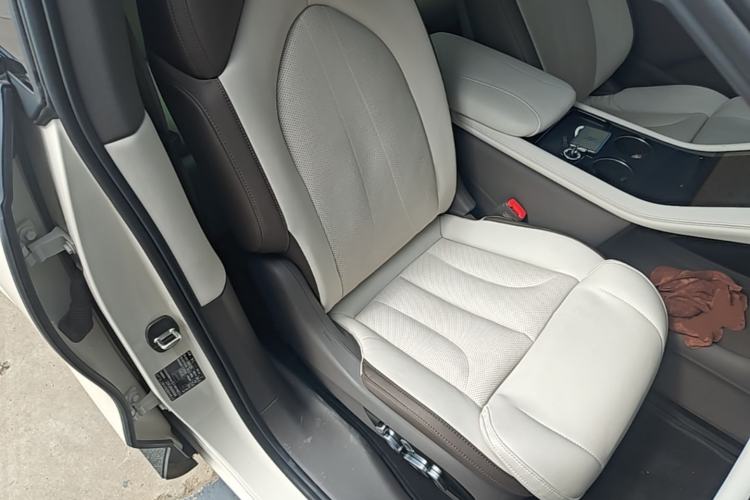 Used IM LS7 2023 90 kWh Elite All-Wheel-Drive Version Right Front Seat