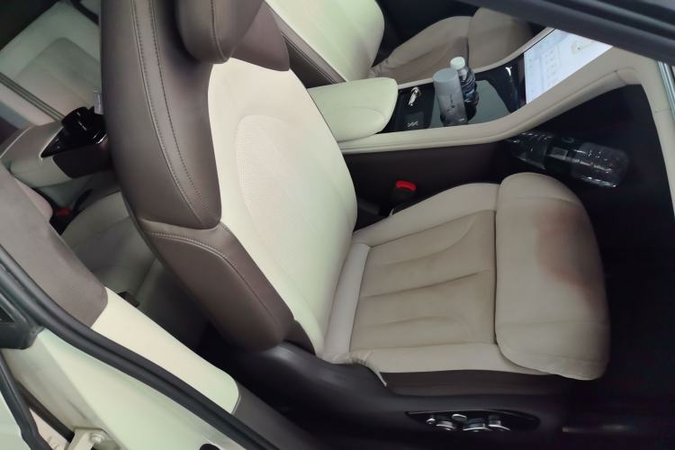 Used IM LS7 2023 100kWh Lux Rear-Drive Version Right Front Seat