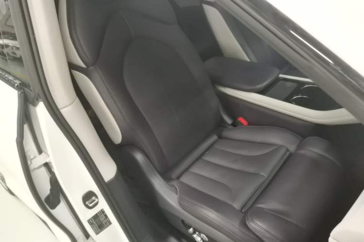 Used IM LS7 2023 90 kWh Elite Rear-Drive Version Right Front Seat