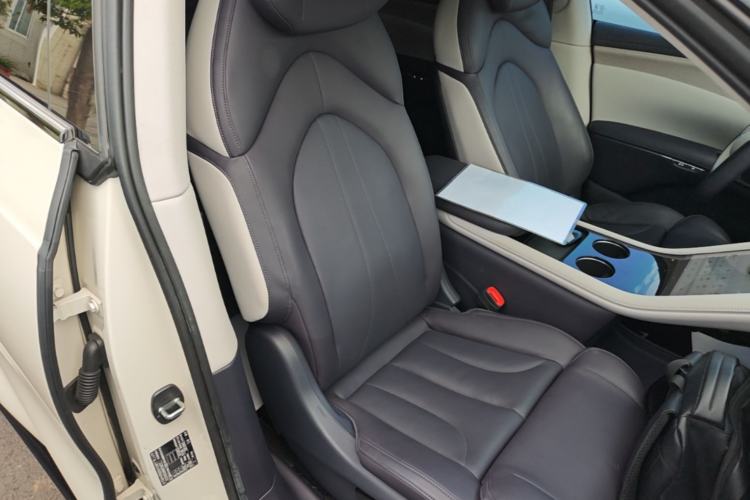 Used IM LS7 2023 90 kWh Elite Rear-Drive Version Right Front Seat