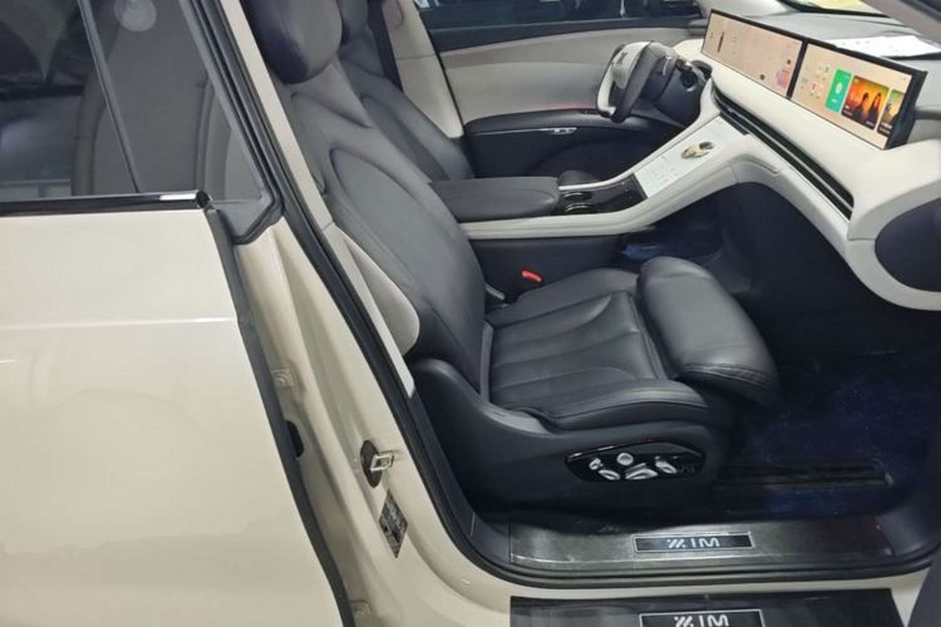 Used IM LS7 2023 90 kWh Elite Rear-Drive Version Right Front Seat