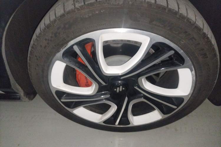 Used IM LS7 2023 100kWh Pro All-Wheel-Drive Version Right Front Wheel Hub