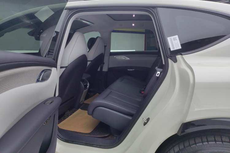 Used IM LS7 2023 77 kWh Urban Fit Rear-Wheel Drive Right Rear Seat