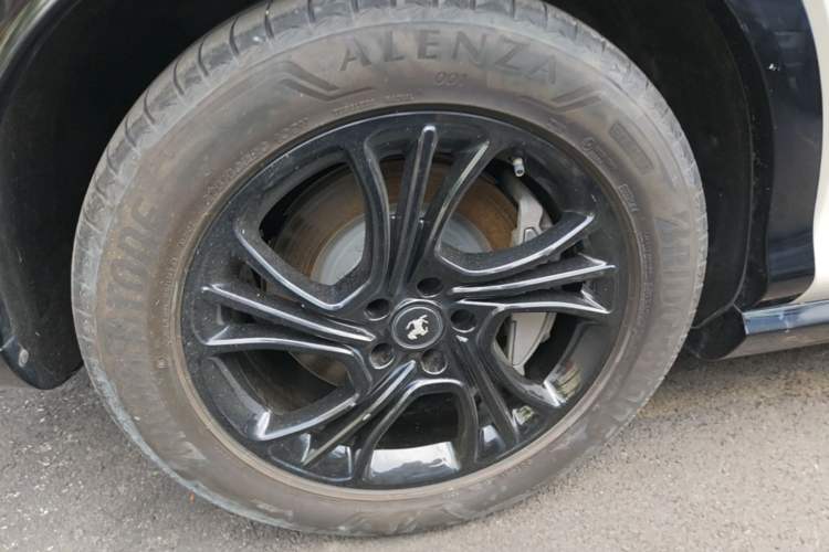 Used IM LS7 2023 90 kWh Elite Rear-Drive Version Right Rear Wheel Hub