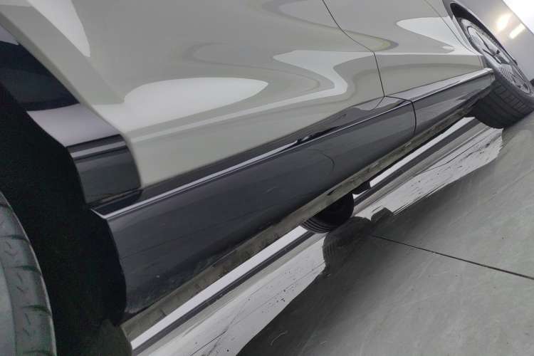 Used IM LS7 2023 77 kWh Urban Fit Rear-Wheel Drive Right Side Sill