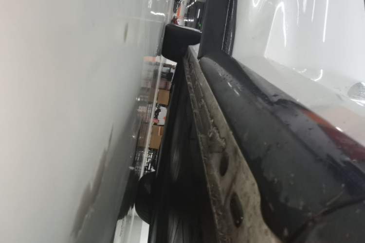Used IM LS7 2023 90 kWh Elite Rear-Drive Version Right Side Sill
