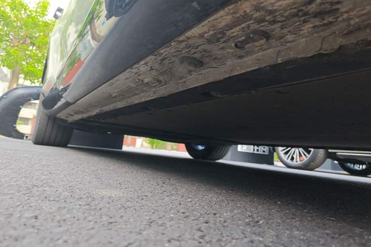 Used IM LS7 2023 90 kWh Elite Rear-Drive Version Right Side Sill