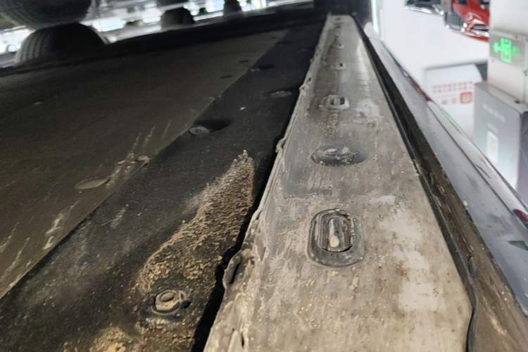 Used IM LS7 2023 90 kWh Elite All-Wheel-Drive Version Right Side Sill