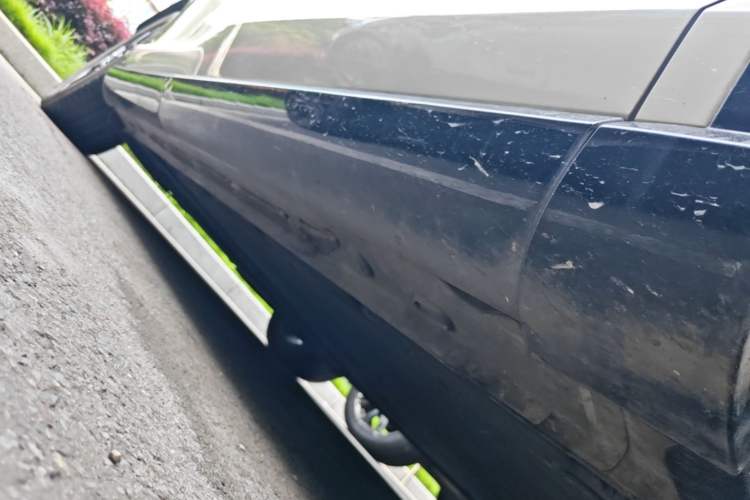 Used IM LS7 2023 90 kWh Elite Rear-Drive Version Right Side Sill