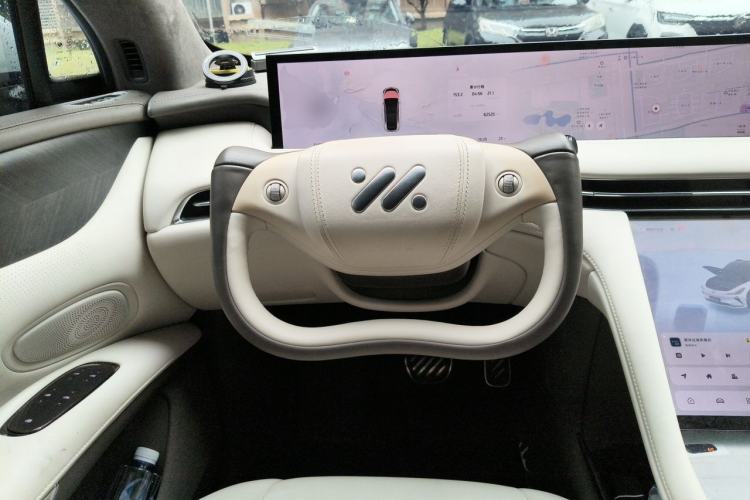 Used IM LS7 2023 100kWh Lux Rear-Drive Version Steering Wheel