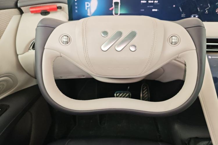 Used IM LS7 2023 90 kWh Elite Rear-Drive Version Steering Wheel