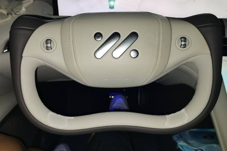 Used IM LS7 2023 90 kWh Elite Rear-Drive Version Steering Wheel