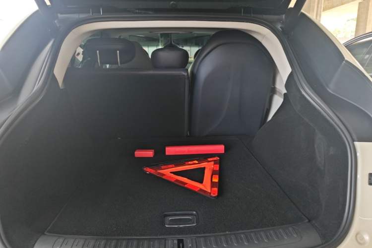 Used IM LS7 2023 90 kWh Elite Rear-Drive Version Trunk