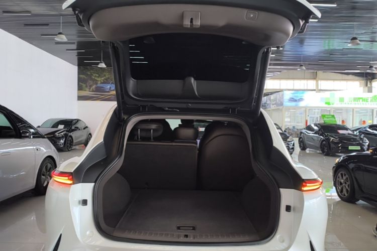 Used IM LS7 2023 90 kWh Elite Rear-Drive Version Trunk