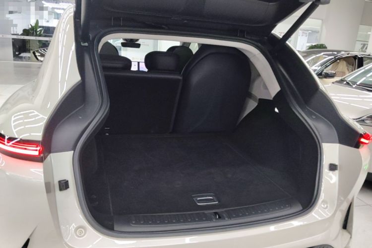 Used IM LS7 2023 90 kWh Elite All-Wheel-Drive Version Trunk