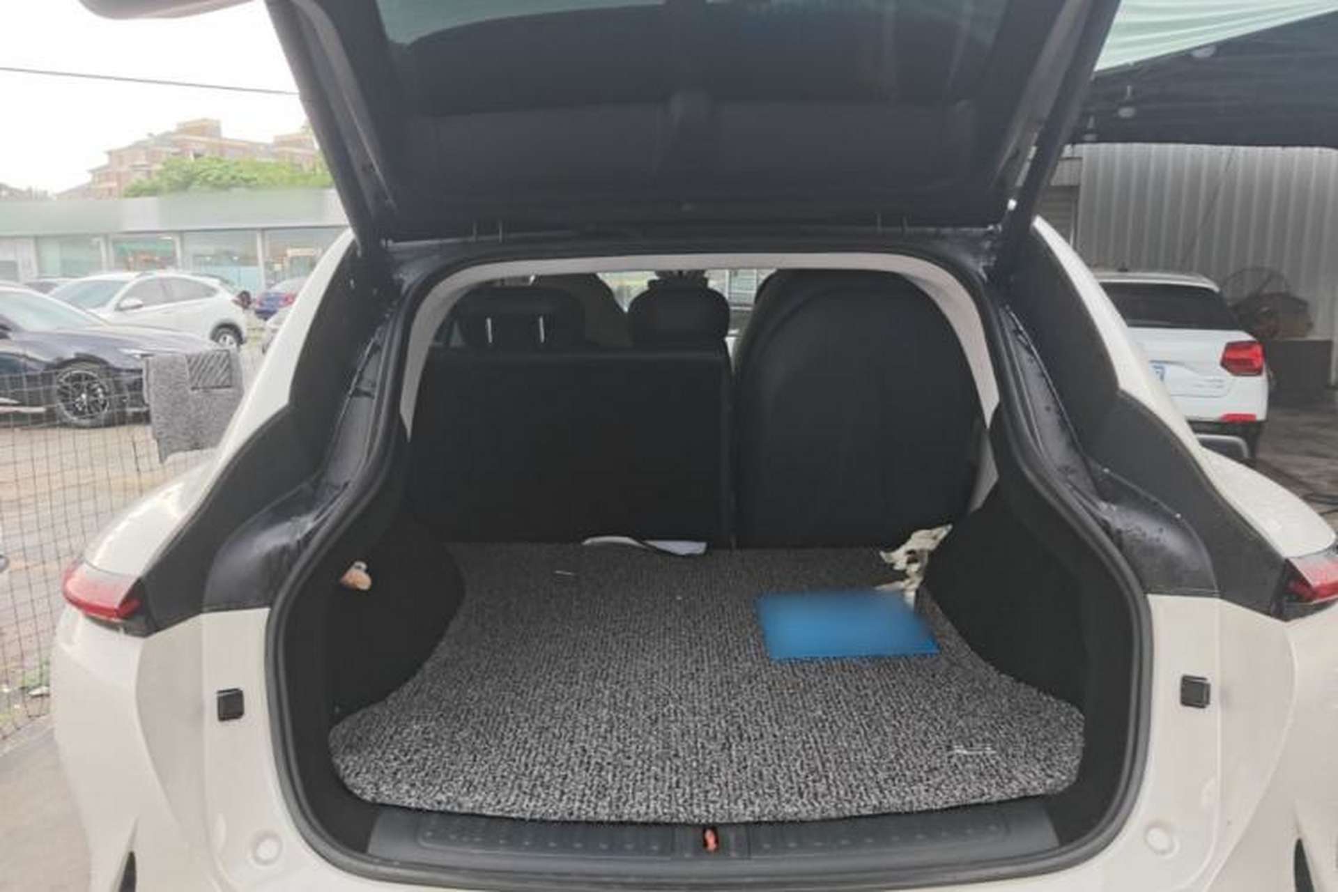 Used IM LS7 2023 90 kWh Elite All-Wheel-Drive Version Trunk