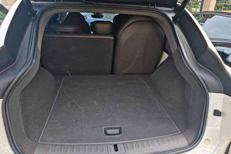 Used IM LS7 2023 90 kWh Elite Rear-Drive Version Trunk