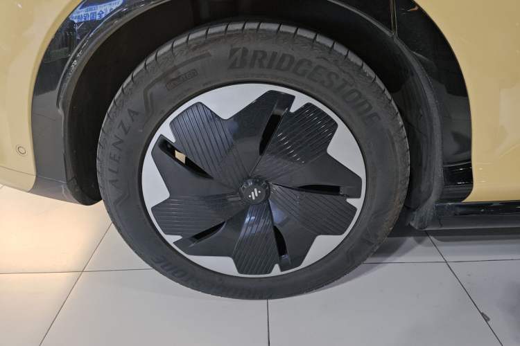 Used IM LS7 2023 90 kWh Elite Rear-Drive Version Exterior 4