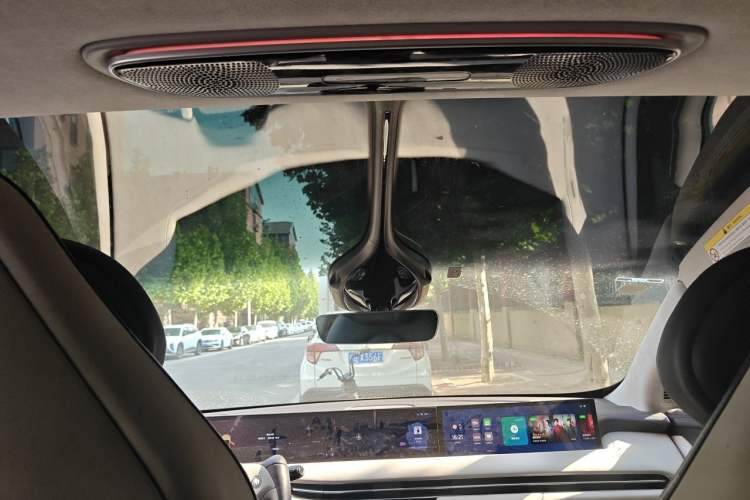 Used IM LS7 2023 100kWh Pro All-Wheel-Drive Version Headliner