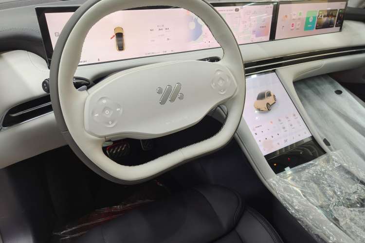 Used IM LS7 2023 100kWh Lux All-Wheel-Drive Version Interior 1