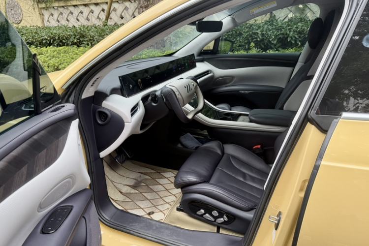 Used IM LS7 2023 100kWh Pro All-Wheel-Drive Version Interior 1