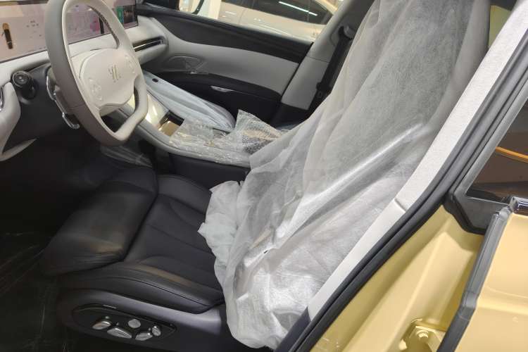 Used IM LS7 2023 100kWh Lux All-Wheel-Drive Version Interior 2