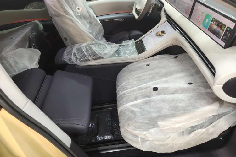 Used IM LS7 2023 100kWh Lux All-Wheel-Drive Version Interior 3