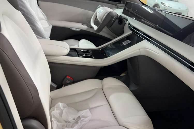 Used IM LS7 2023 90 kWh Elite Rear-Drive Version Interior 3