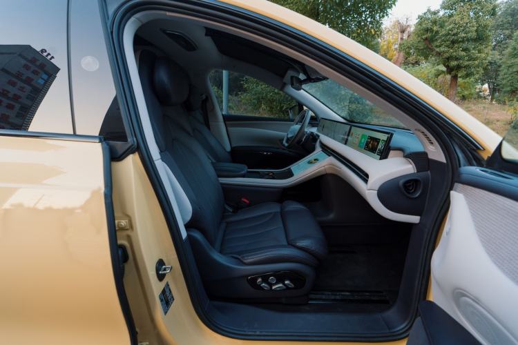 Used IM LS7 2023 90 kWh Elite Rear-Drive Version Interior 3