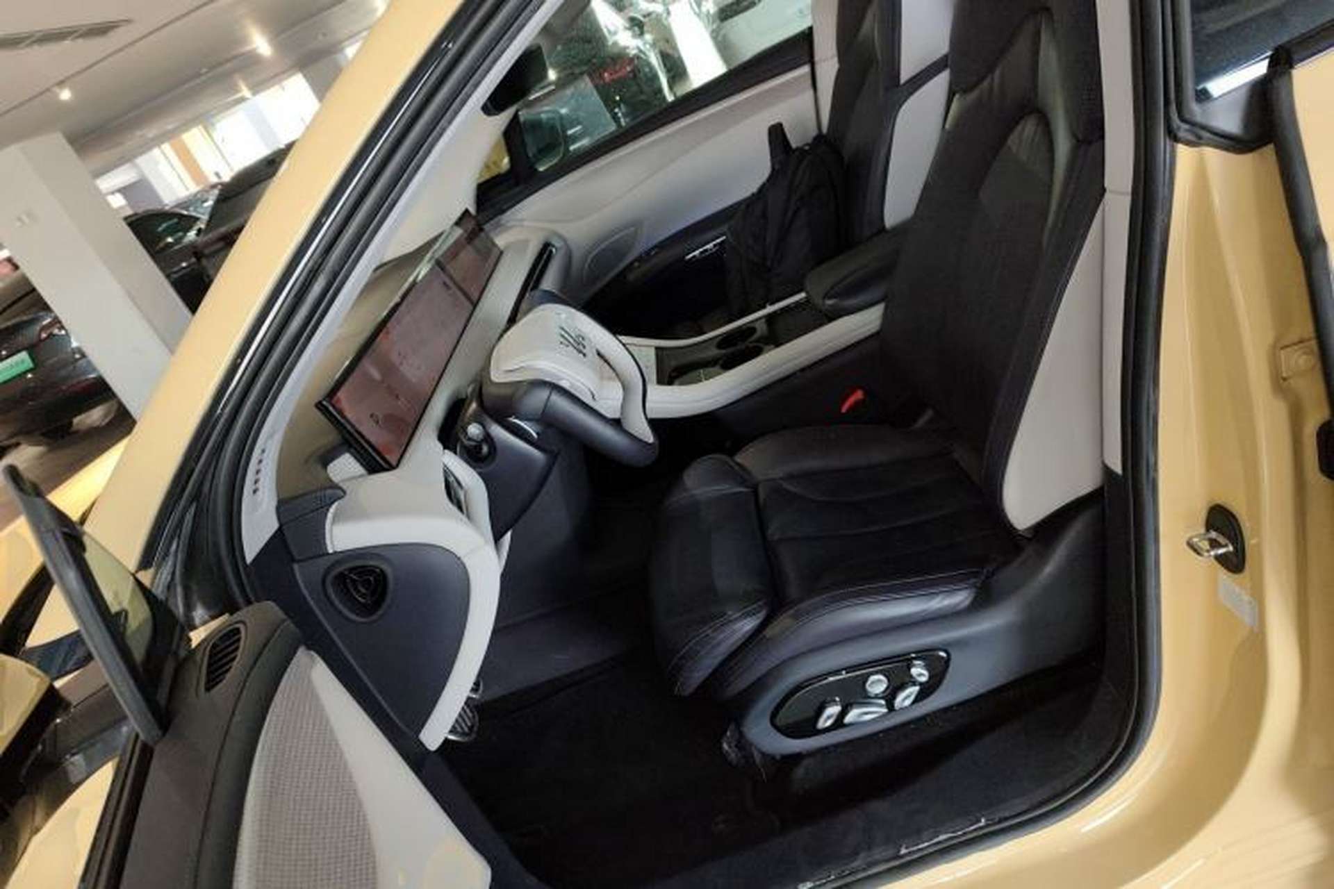 Used IM LS7 2023 100kWh Lux Rear-Drive Version Left Front Seat