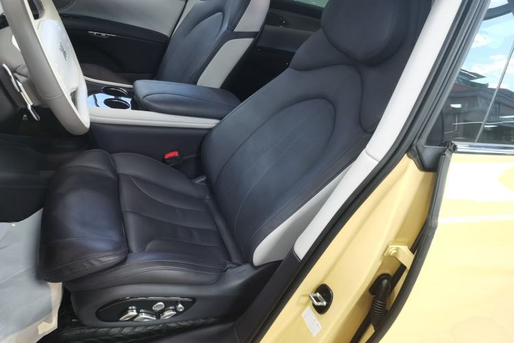 Used IM LS7 2023 90 kWh Elite Rear-Drive Version Left Front Seat