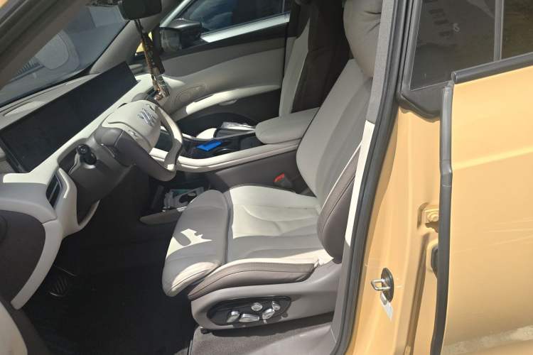Used IM LS7 2023 90 kWh Elite Rear-Drive Version Left Front Seat