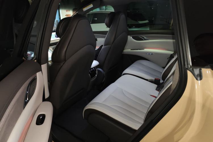 Used IM LS7 2023 90 kWh Elite Rear-Drive Version Left Rear Seat