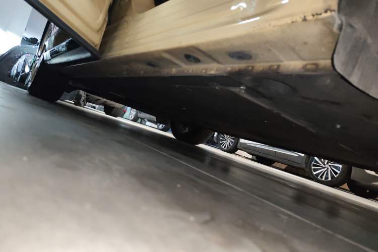 Used IM LS7 2023 90 kWh Elite Rear-Drive Version Left Side Sill