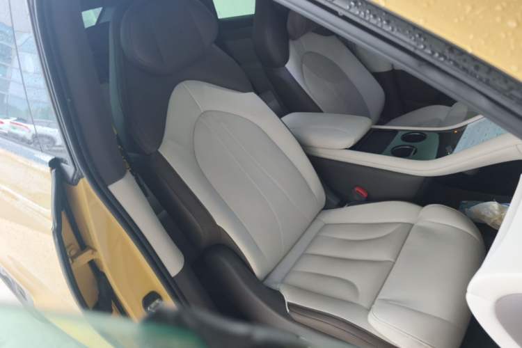 Used IM LS7 2023 90 kWh Elite Rear-Drive Version Right Front Seat