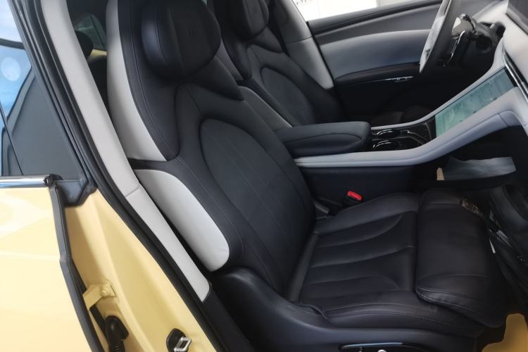 Used IM LS7 2023 90 kWh Elite Rear-Drive Version Right Front Seat