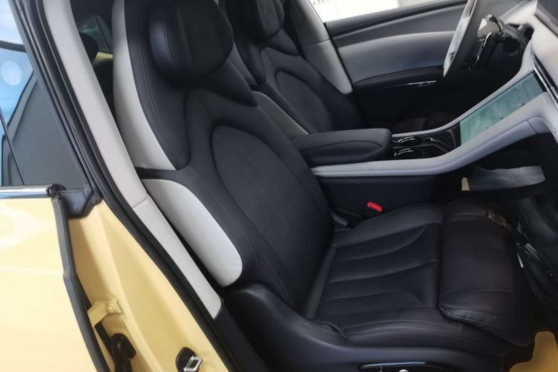 Used IM LS7 2023 90 kWh Elite Rear-Drive Version Right Front Seat