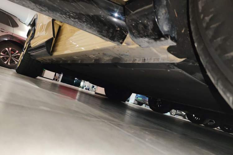 Used IM LS7 2023 90 kWh Elite Rear-Drive Version Right Side Sill