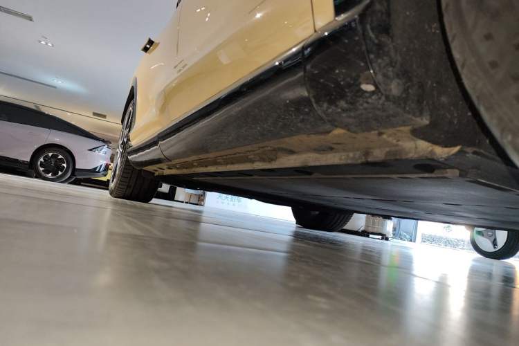 Used IM LS7 2023 100kWh Lux Rear-Drive Version Right Side Sill